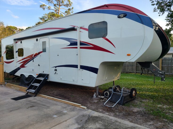 Thumbnail Photo undefined for 2015 Winnebago Voyage V3235RL